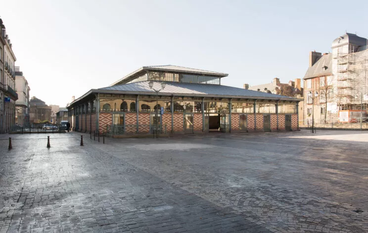 Vue extérieure de la halle martenot sur la place des Lices à Rennes