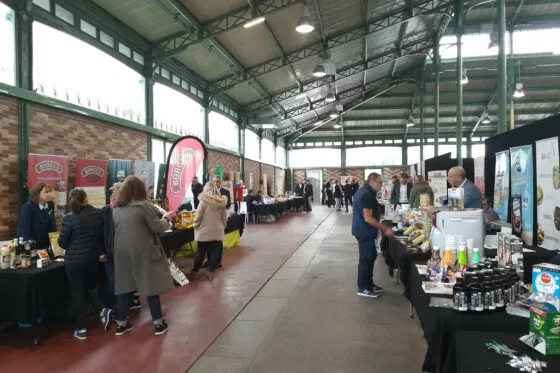 stands avec exposants pour un salon professionnel à la halle martenot