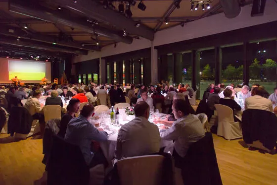 diner de gala en tables ronde à la salle L'Étage