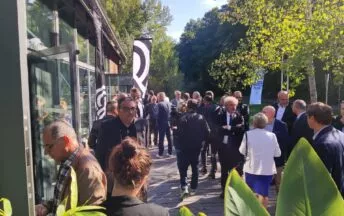 la terrasse extérieure de la Halle de La Courrouze