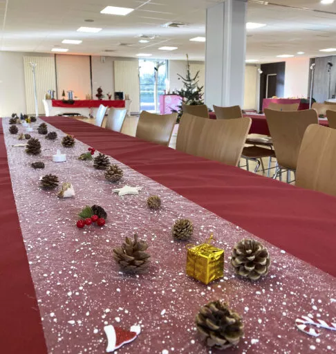 Un espace gouter dans la grande salle du Ponant pour Arbre de Noël d'entreprise