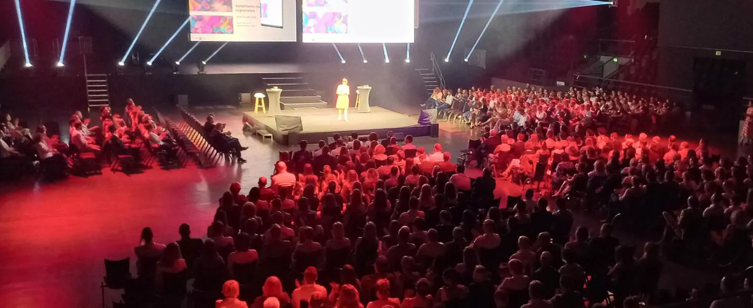 Une conférence lors d'un séminaire d'entreprise au Liberté