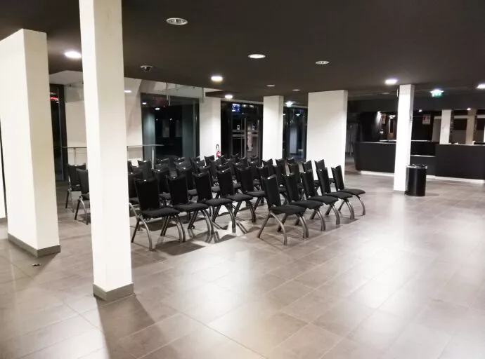 parterre de chaises pour un événement d'entreprise à la salle Le Liberté