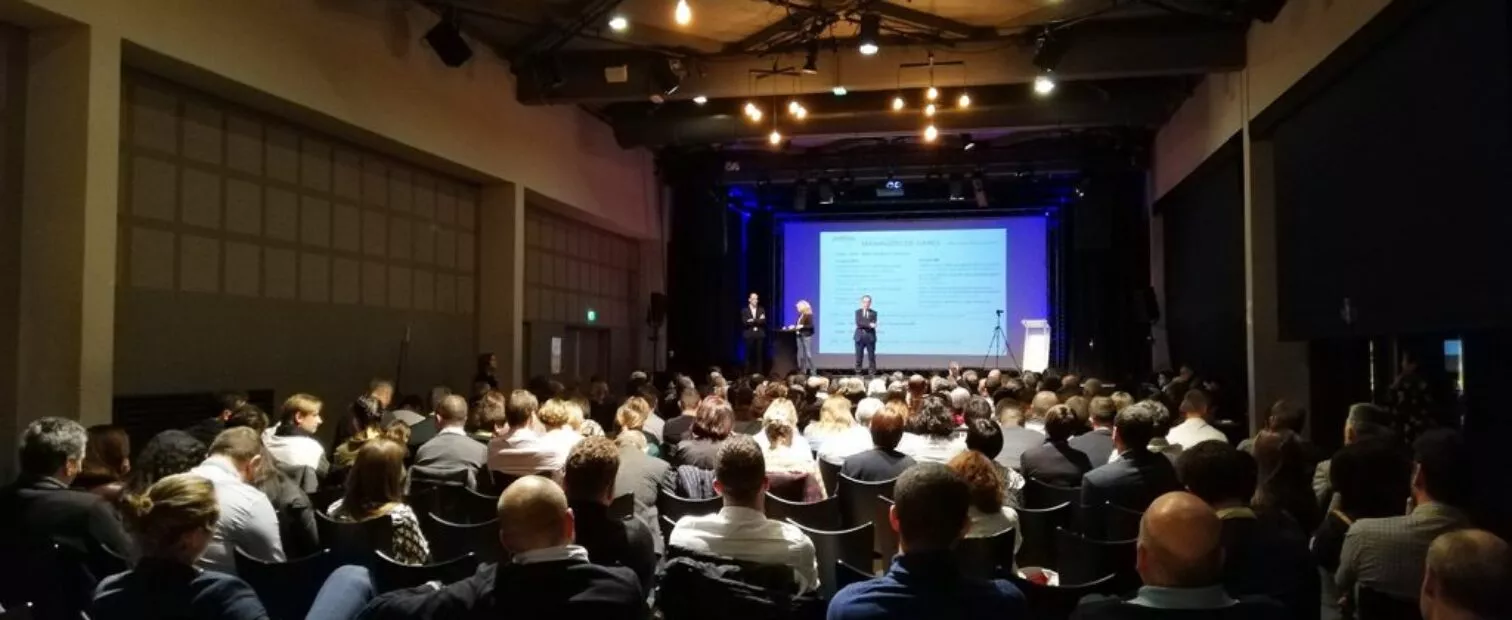 conférence lors d'un séminaire d'entreprise à la salle L'Étage