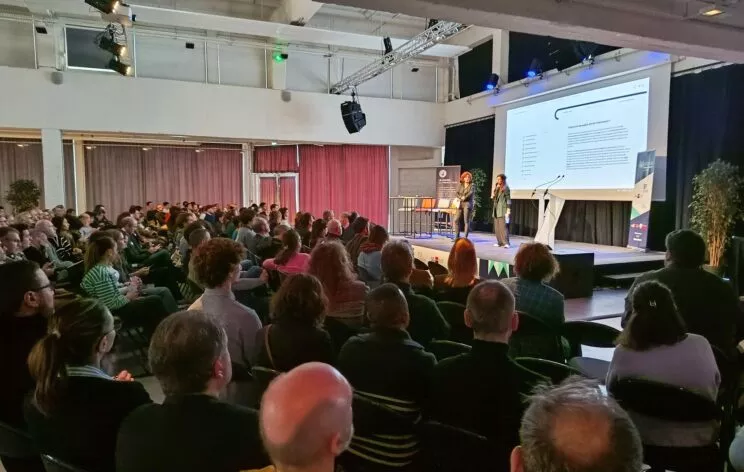 une conférence lors de la matinale des créateurs de la fenchtech rennes saint malo à la halle de la brasserie