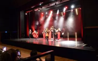 Un concert de musique lors d'une soirée inaugurale à la salle Le Ponant à Pacé