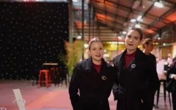Hôtesses d'accueil pour un événement d'entreprise à la halle martenot
