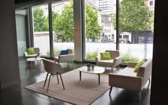espace salon pour un événement d'entreprise à la salle Le Liberté
