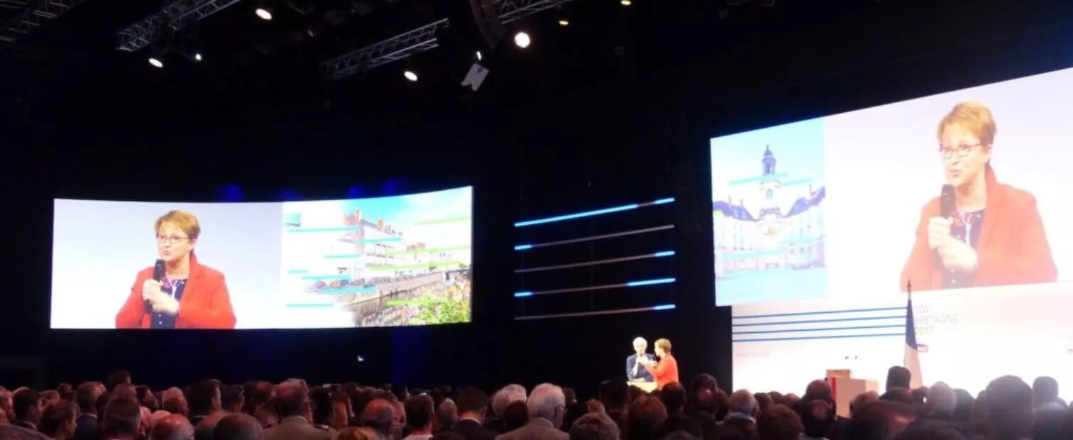 Discours de la maire pour l'inauguration de la LGV sur la grande scène de la salle Le Liberté