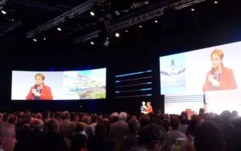 Discours de la maire pour l'inauguration de la LGV sur la grande scène de la salle Le Liberté