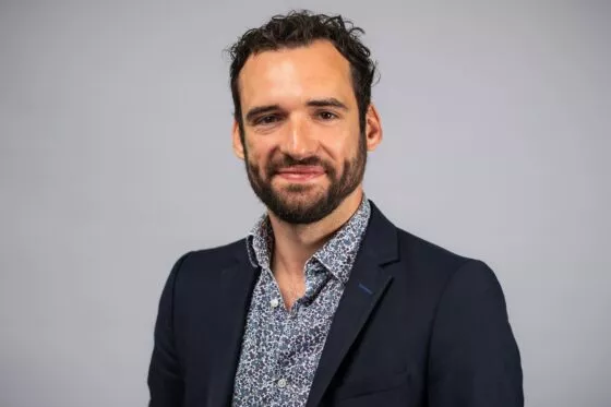 Portrait de Thomas Moshtagh, responsable de la salle Le Ponant